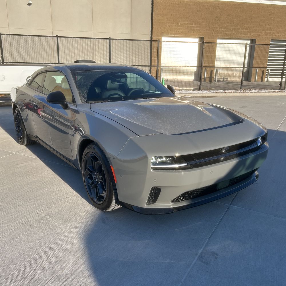 2025 Dodge Charger Daytona - Image 28