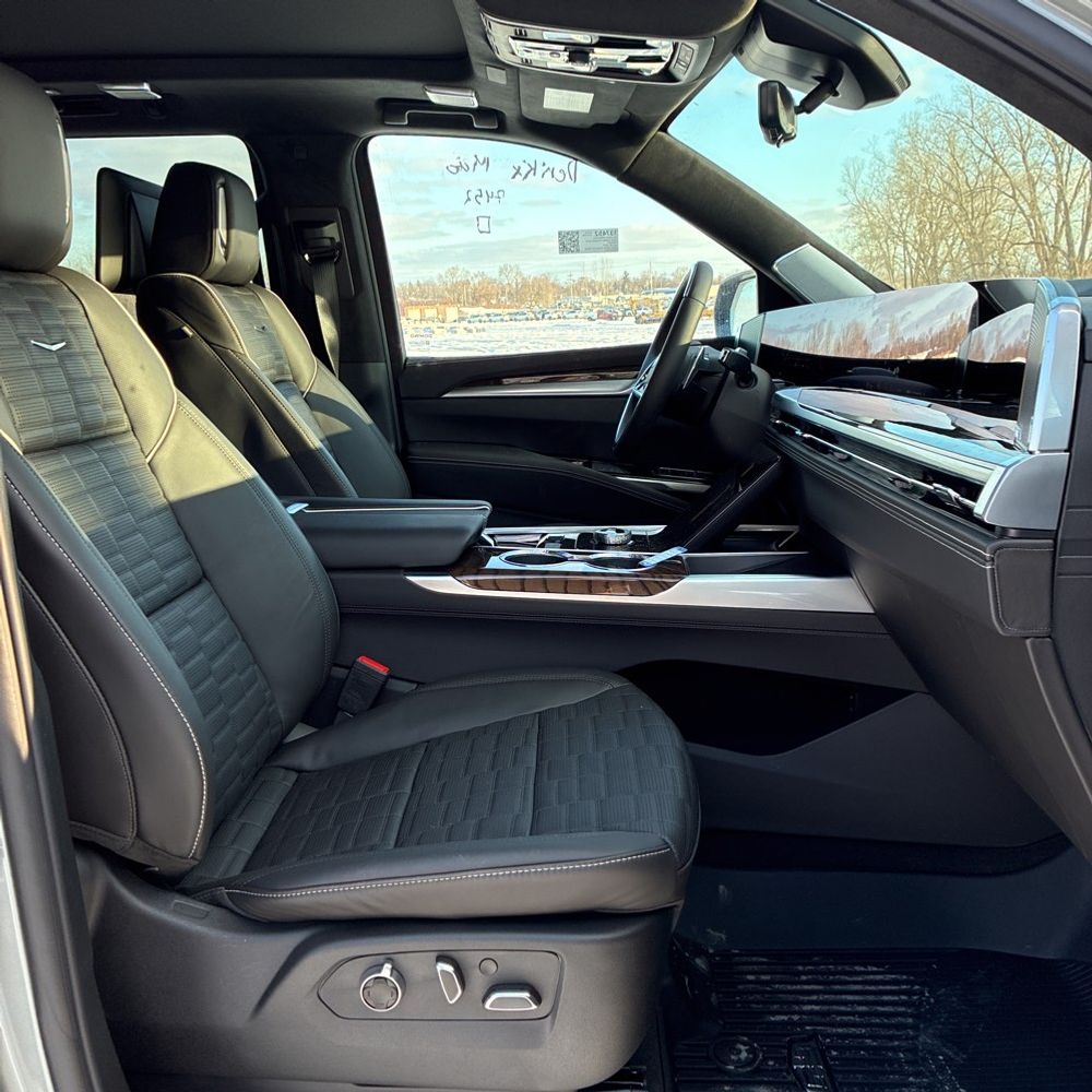 2026 Cadillac Escalade - Image 15