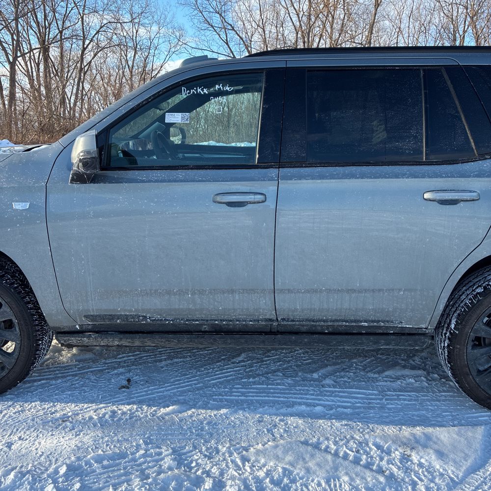 2026 Cadillac Escalade - Image 37