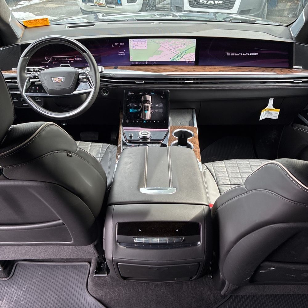 2025 Cadillac Escalade ESV - Image 4