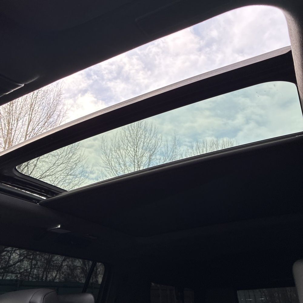 2025 Cadillac Escalade ESV - Image 9