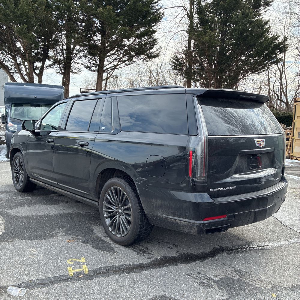 2025 Cadillac Escalade ESV - Image 14