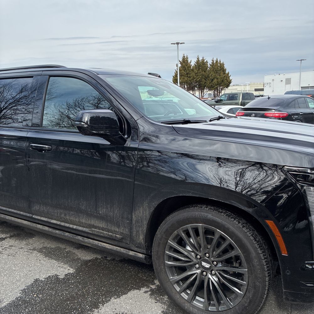 2025 Cadillac Escalade ESV - Image 15