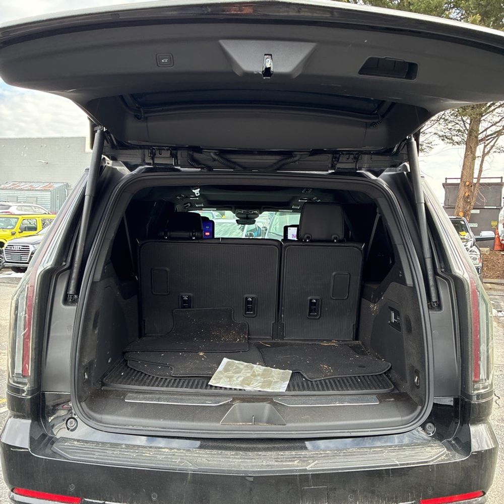 2025 Cadillac Escalade ESV - Image 18