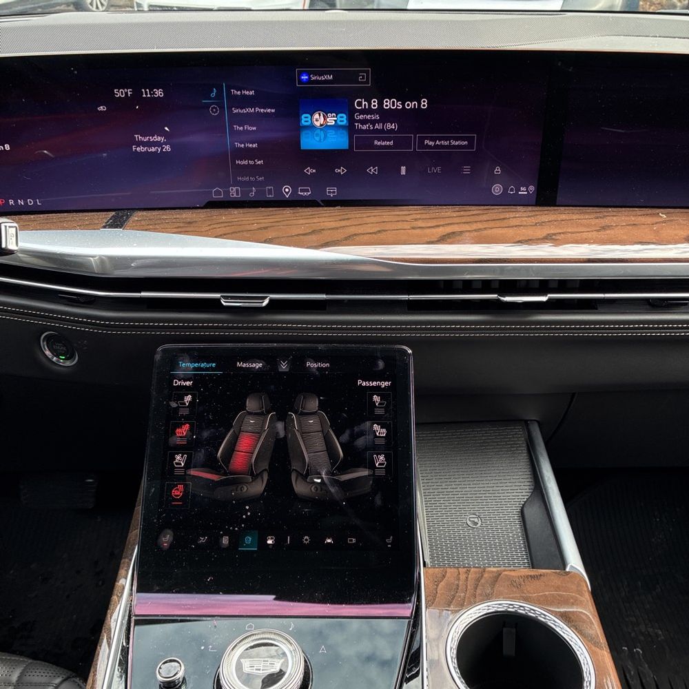 2025 Cadillac Escalade ESV - Image 29