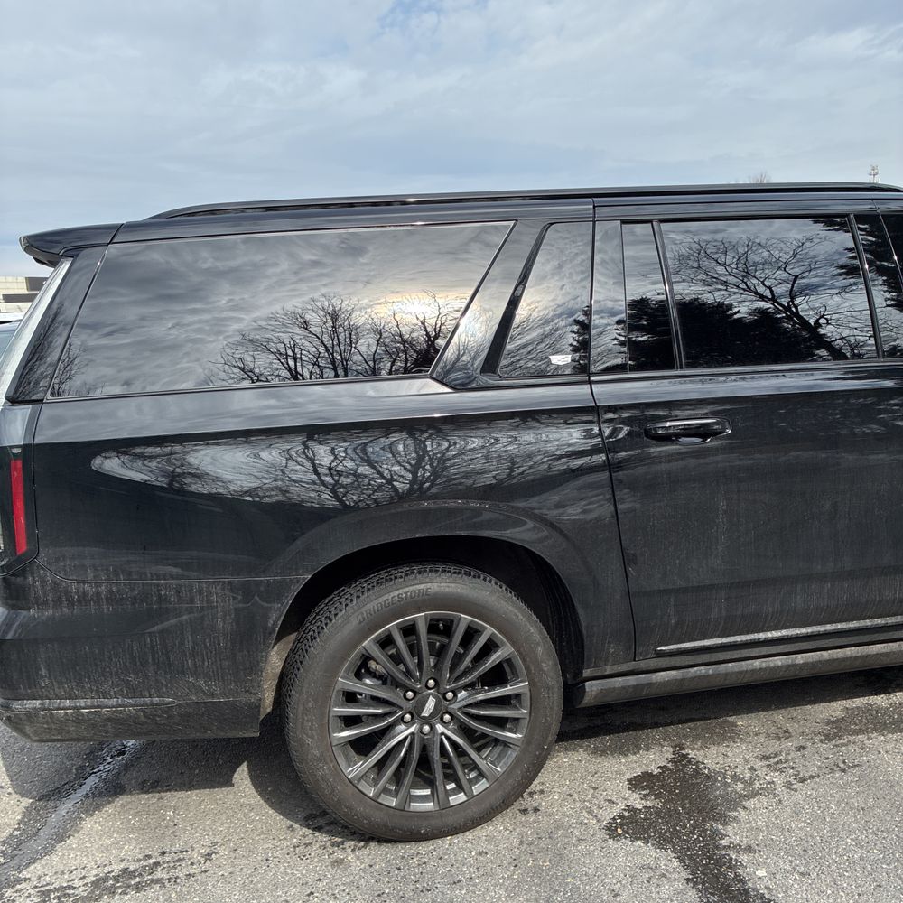 2025 Cadillac Escalade ESV - Image 30