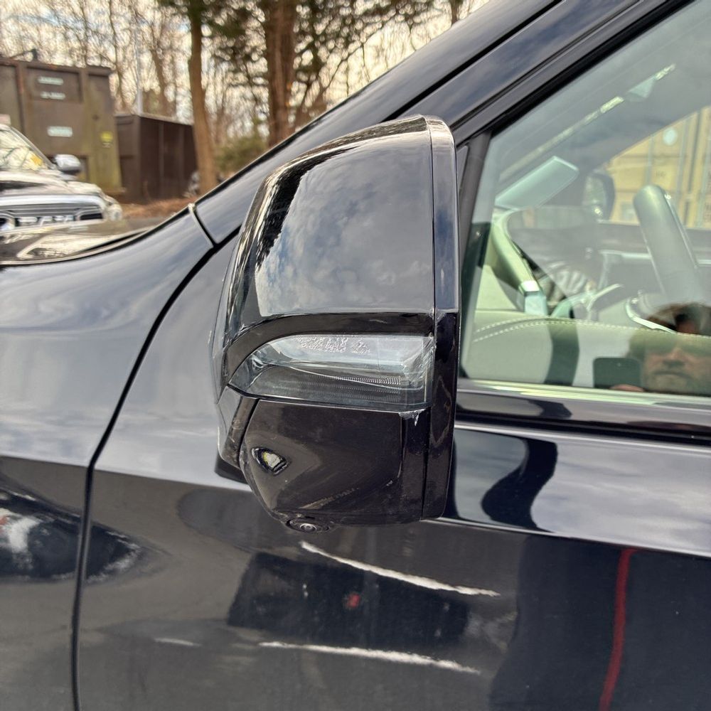 2025 Cadillac Escalade ESV - Image 32