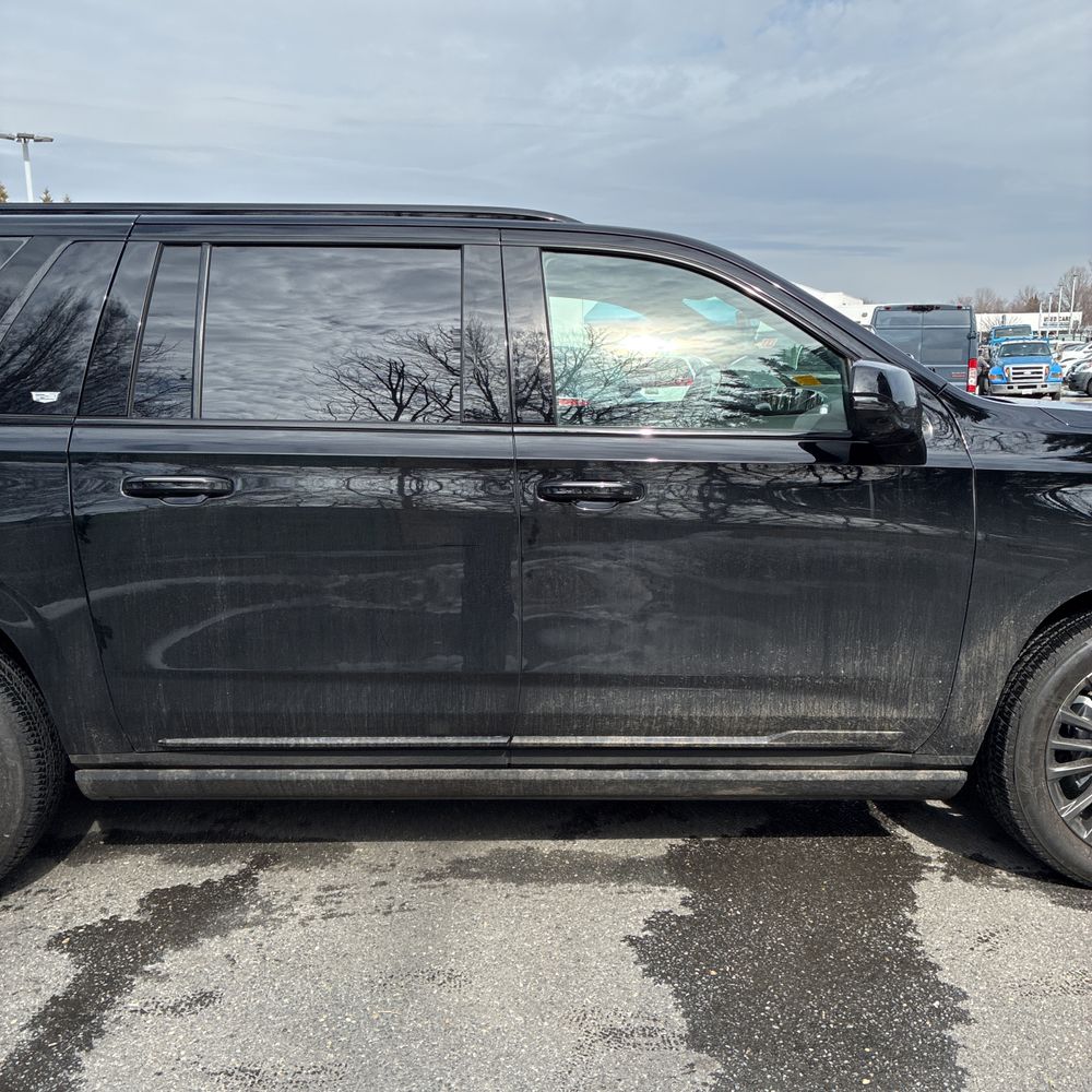 2025 Cadillac Escalade ESV - Image 35