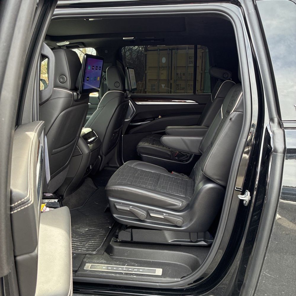 2025 Cadillac Escalade ESV - Image 37