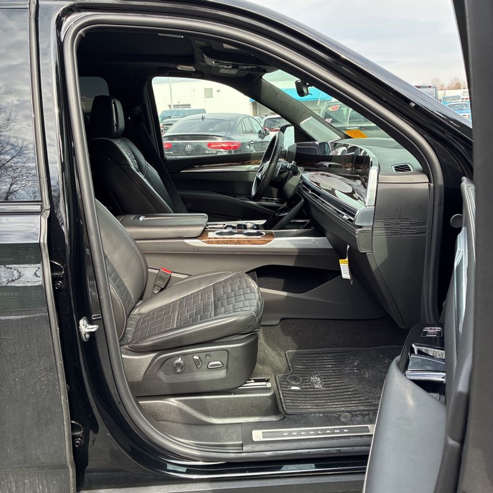 2025 Cadillac Escalade ESV - Image 44