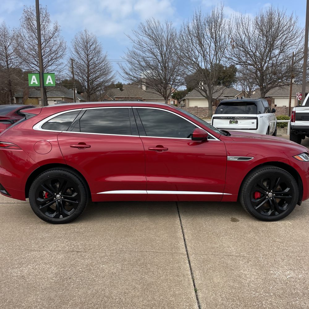 2025 Jaguar F-PACE - Image 8