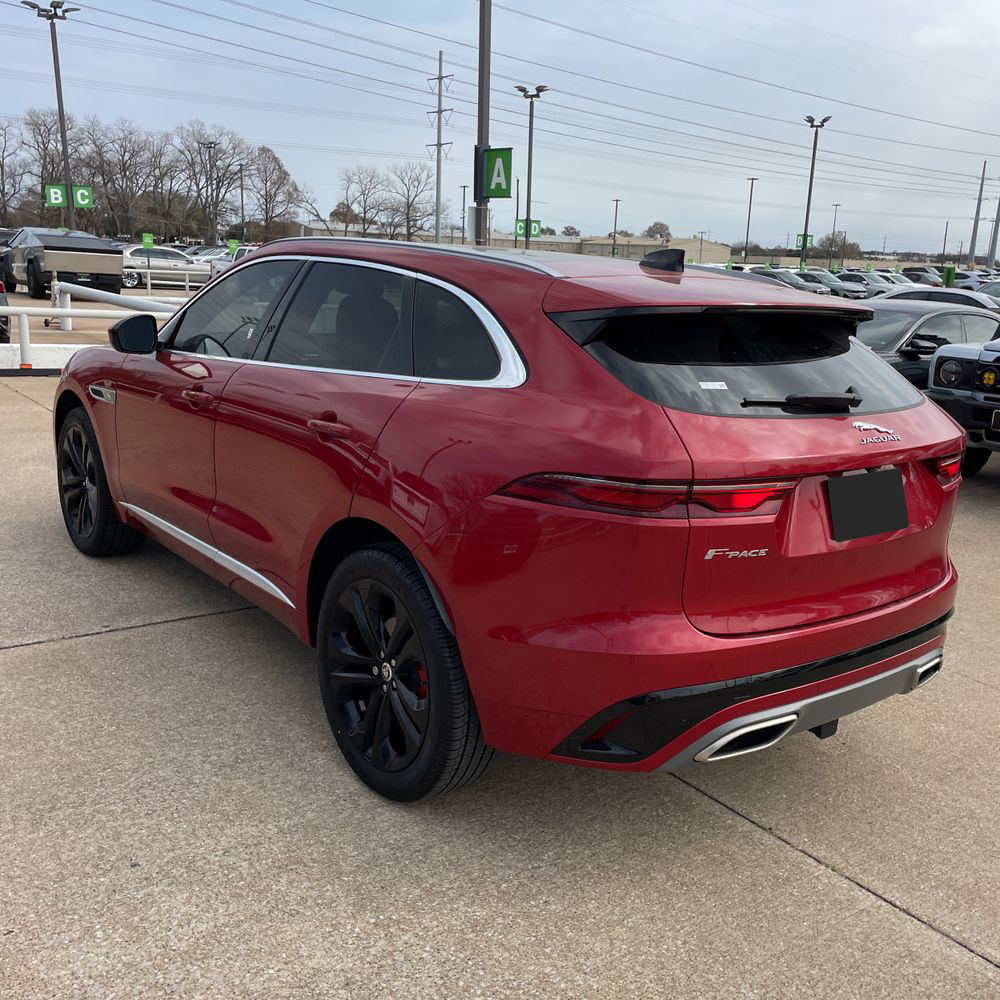 2025 Jaguar F-PACE - Image 13