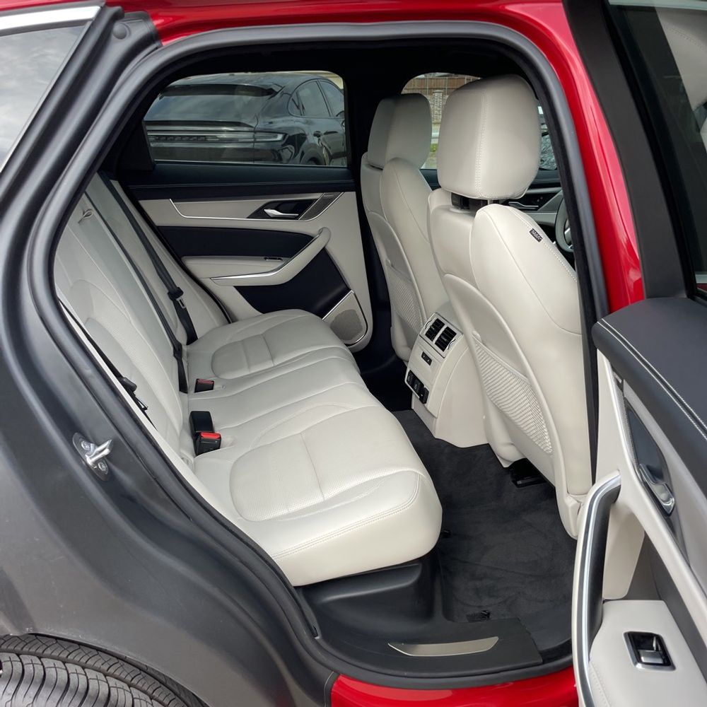 2025 Jaguar F-PACE - Image 20