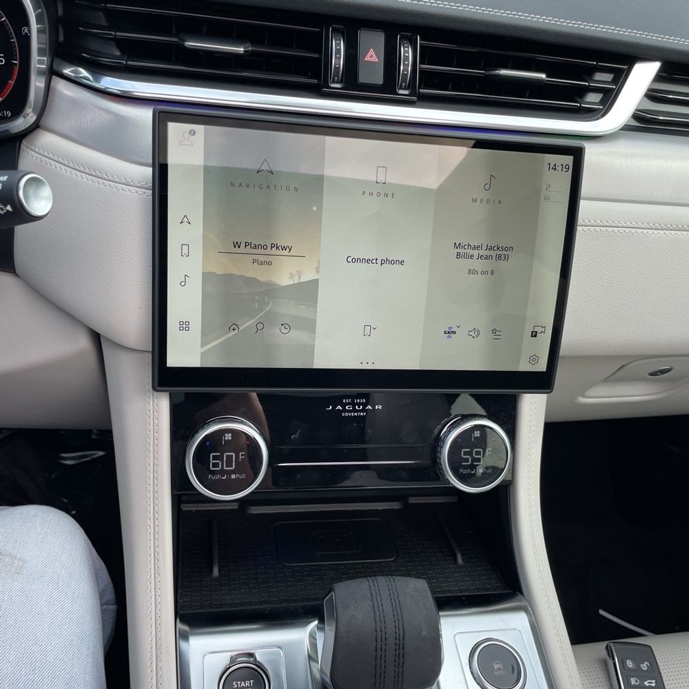 2025 Jaguar F-PACE - Image 21