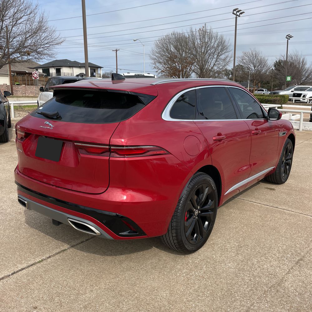 2025 Jaguar F-PACE - Image 27