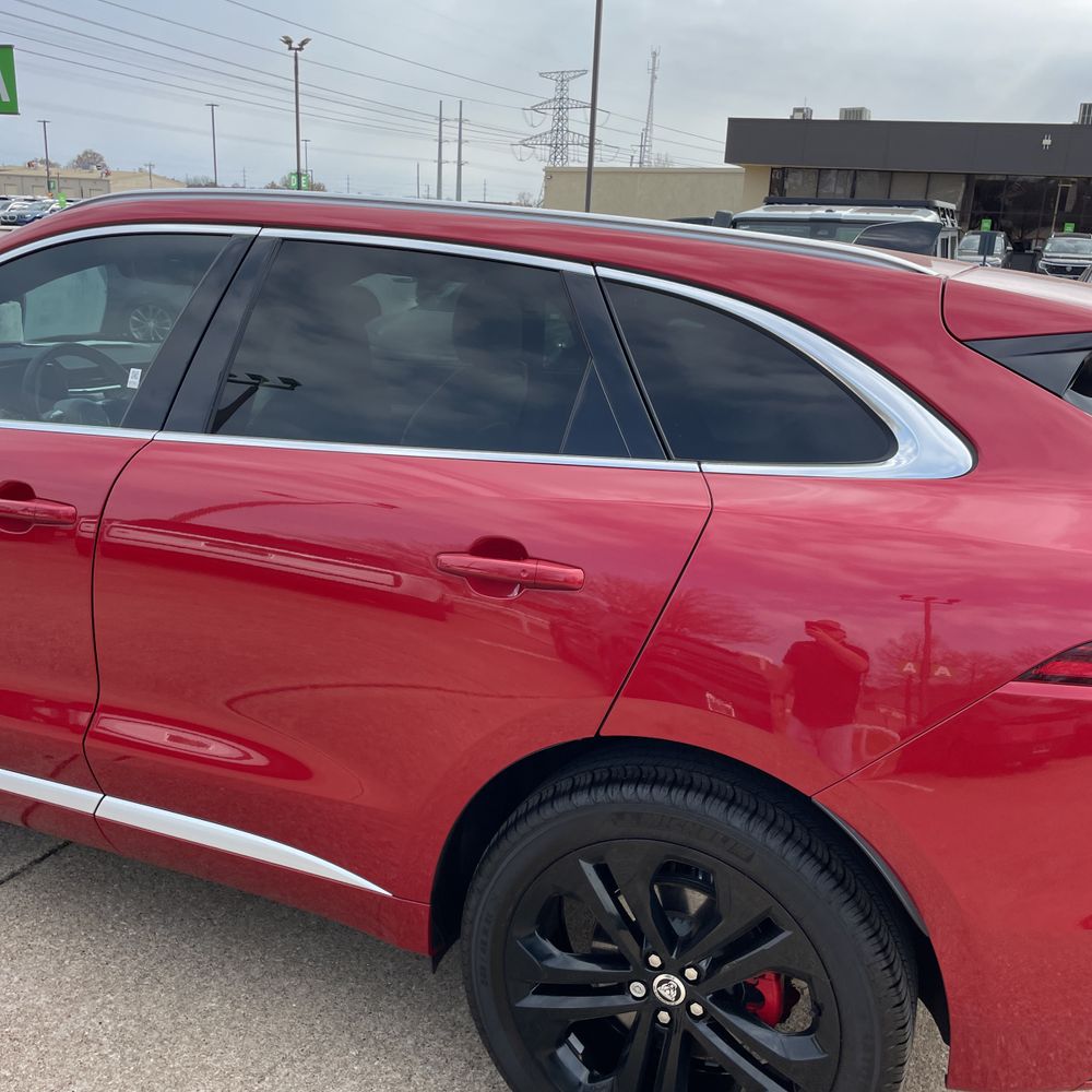2025 Jaguar F-PACE - Image 34