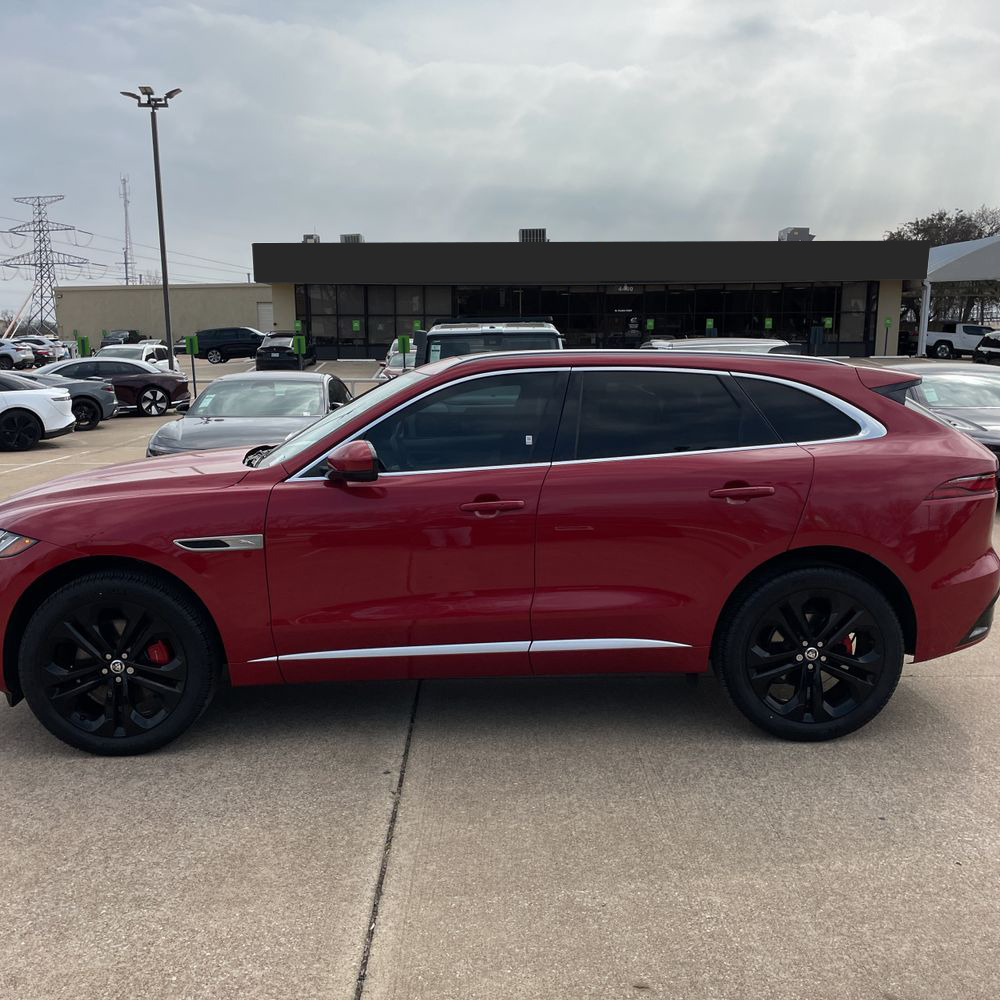 2025 Jaguar F-PACE - Image 37