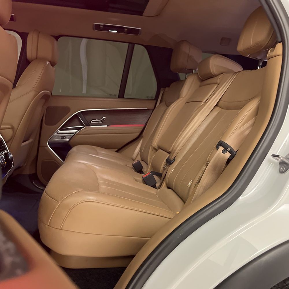 2023 Land Rover Range Rover - Image 33