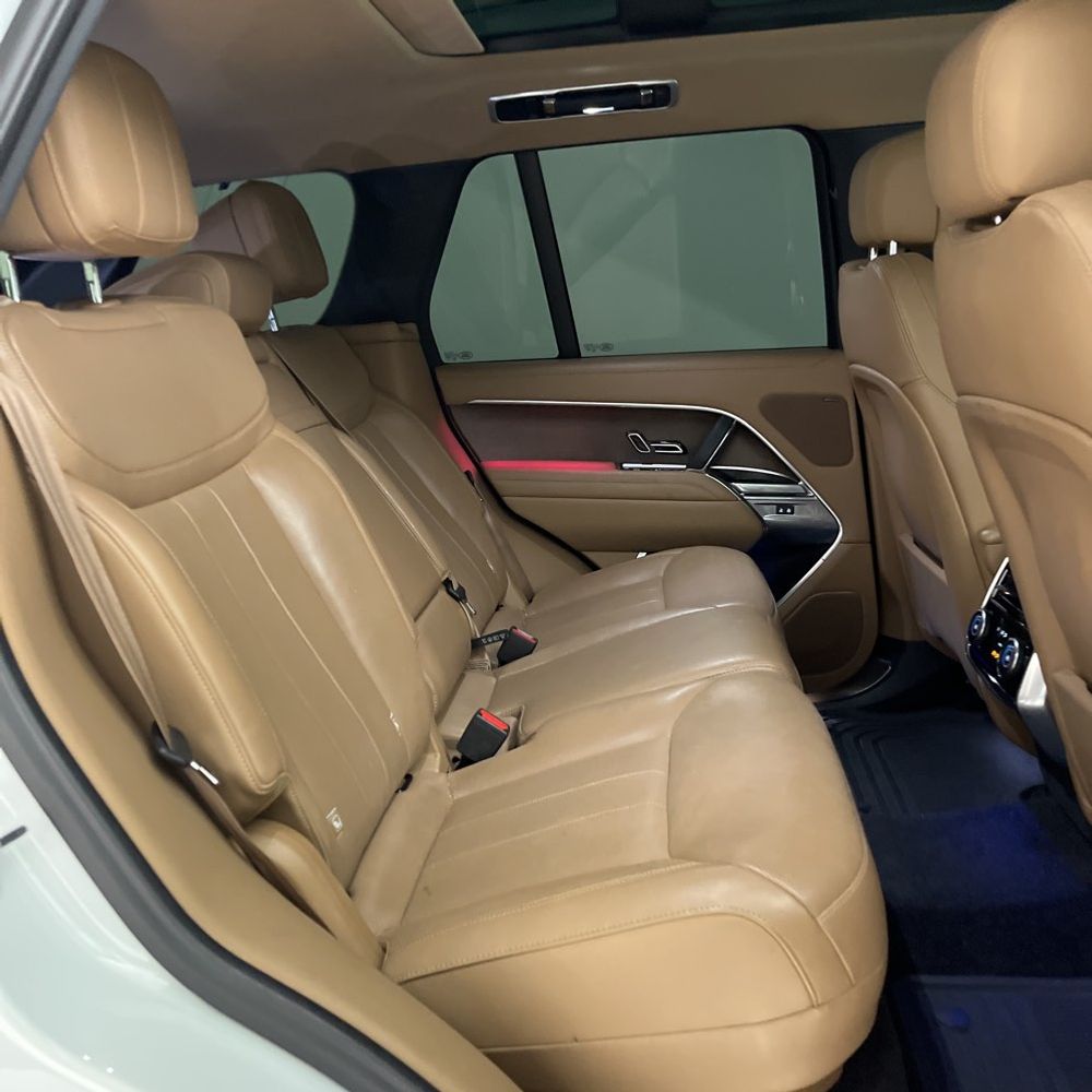 2023 Land Rover Range Rover - Image 40