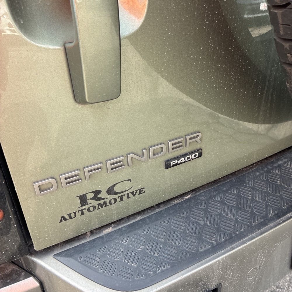 2021 Land Rover Defender - Image 12