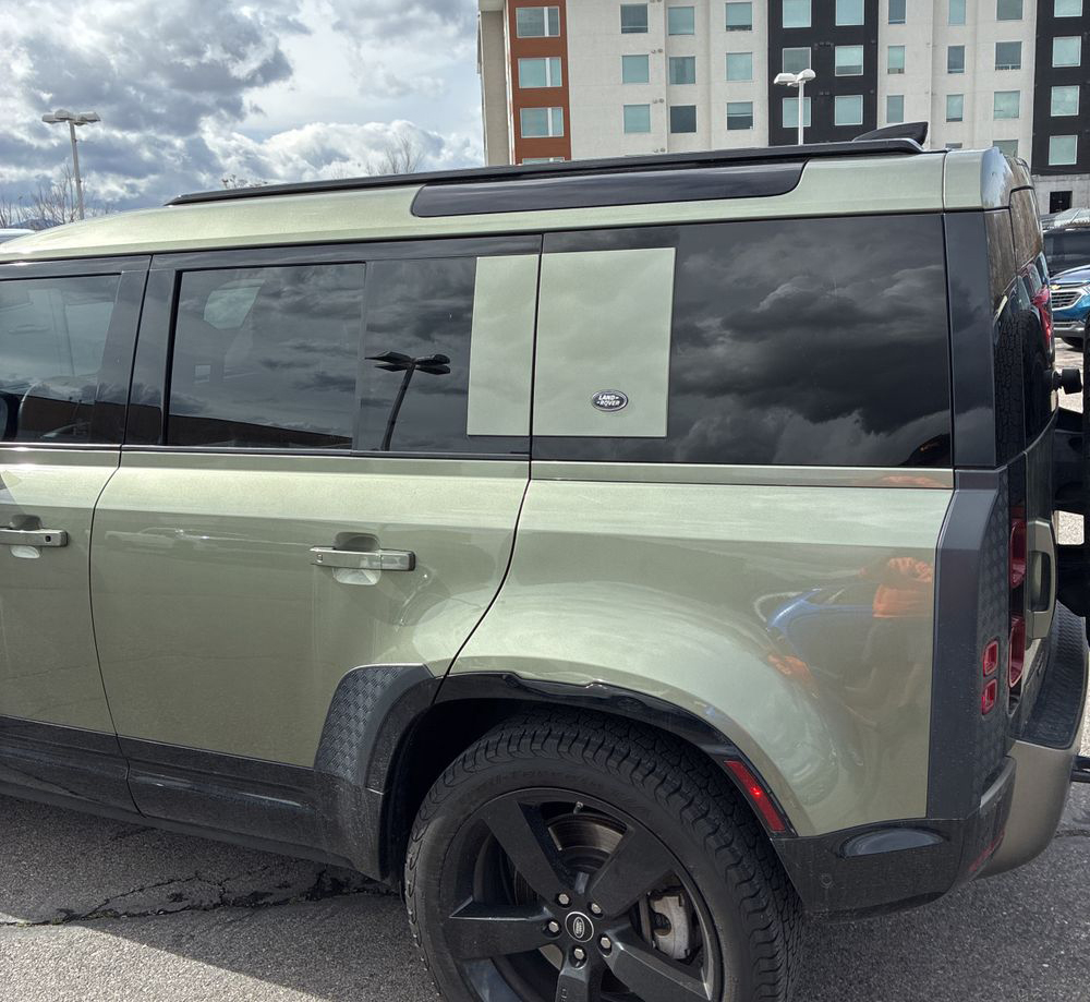 2021 Land Rover Defender - Image 21