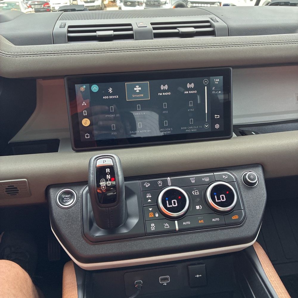 2021 Land Rover Defender - Image 24