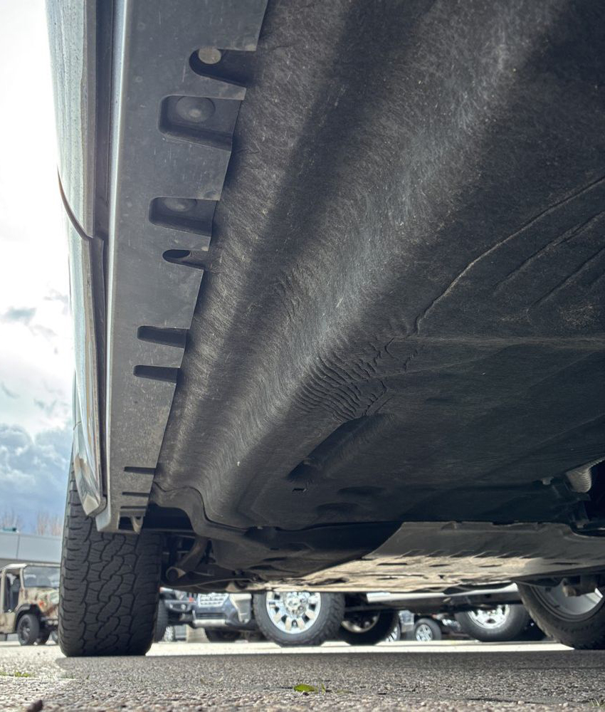 2021 Land Rover Defender - Image 25