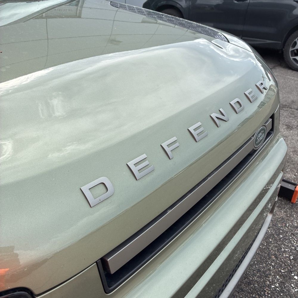 2021 Land Rover Defender - Image 31