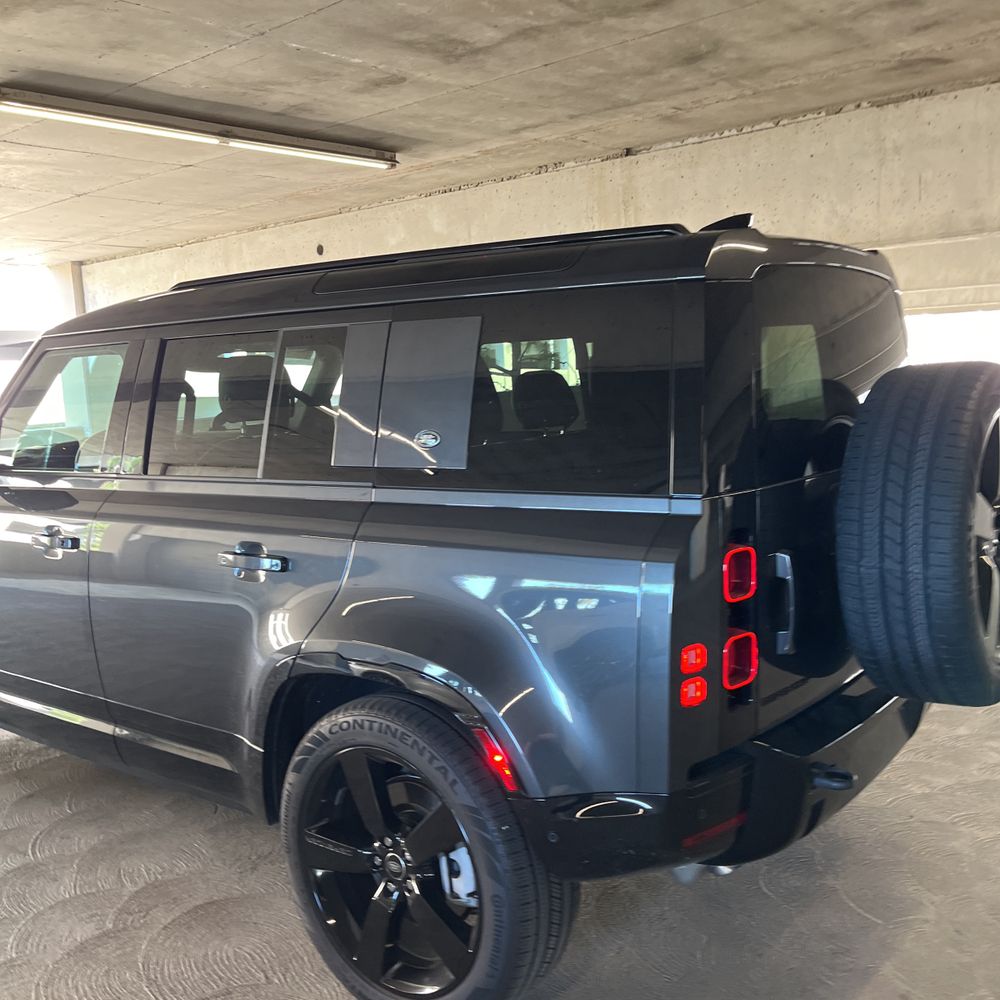 2024 Land Rover Defender - Image 9