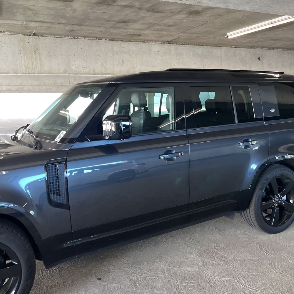 2024 Land Rover Defender - Image 24