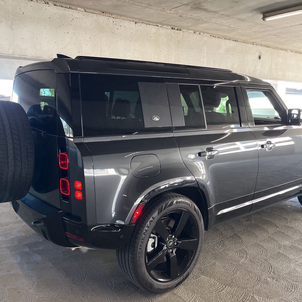 2024 Land Rover Defender - Image 26