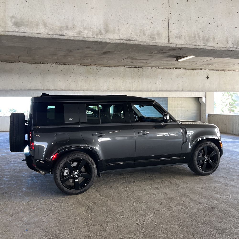 2024 Land Rover Defender - Image 32