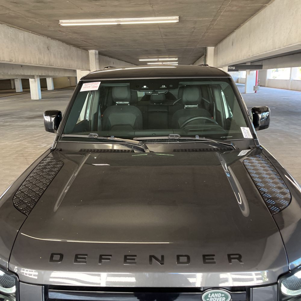 2024 Land Rover Defender - Image 39