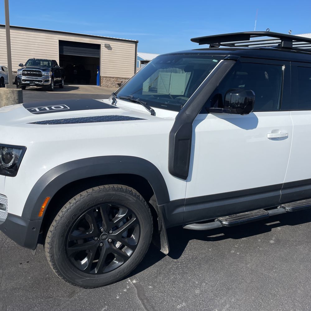 2020 Land Rover Defender - Image 9
