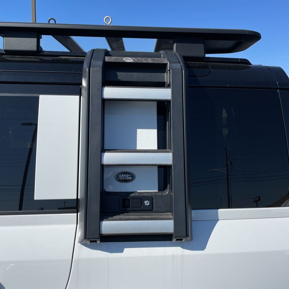 2020 Land Rover Defender - Image 11