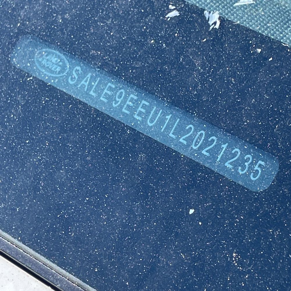 2020 Land Rover Defender - Image 12