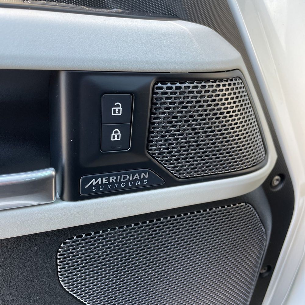 2020 Land Rover Defender - Image 35