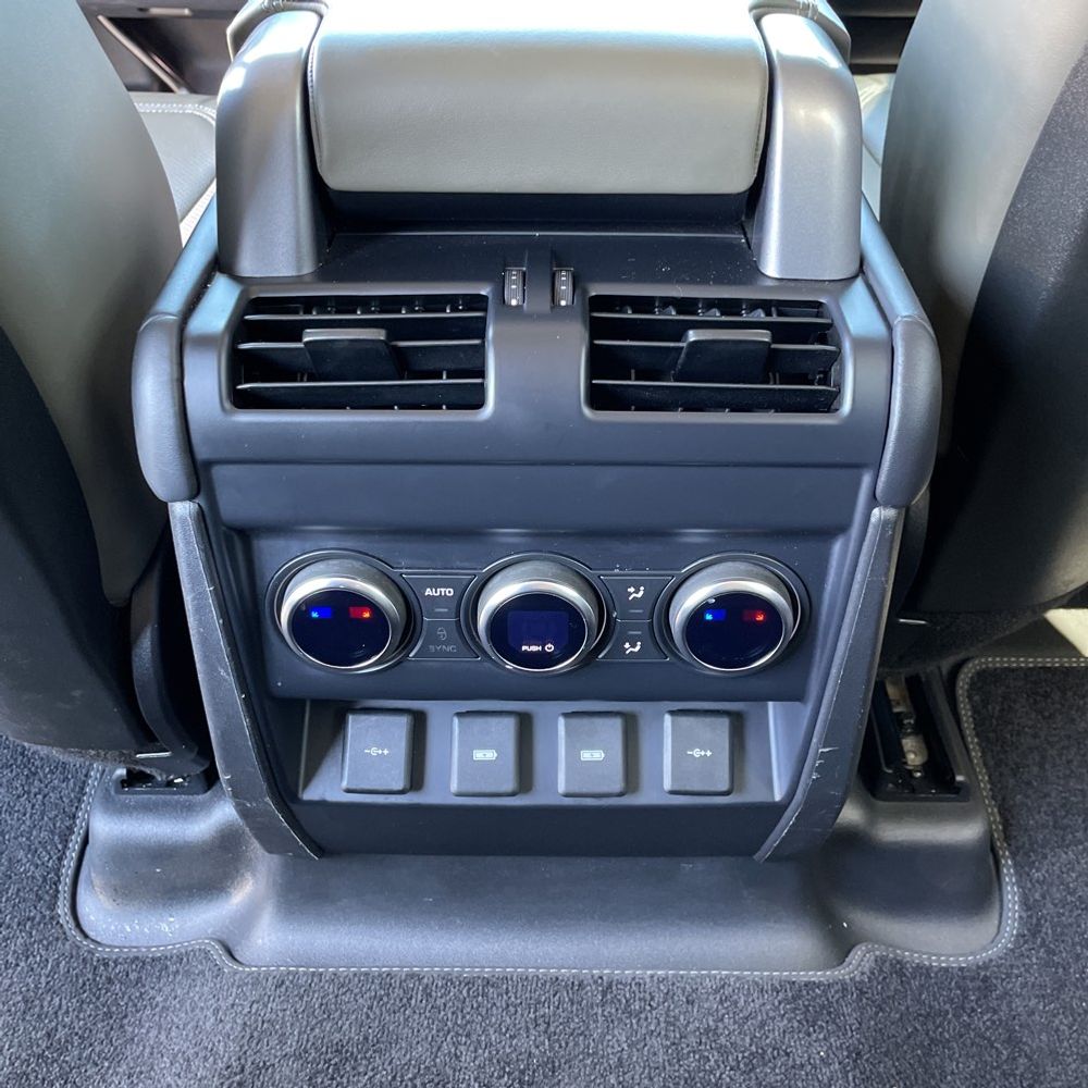 2020 Land Rover Defender - Image 44