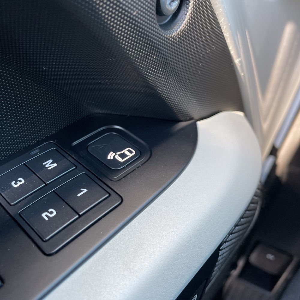 2020 Land Rover Defender - Image 54