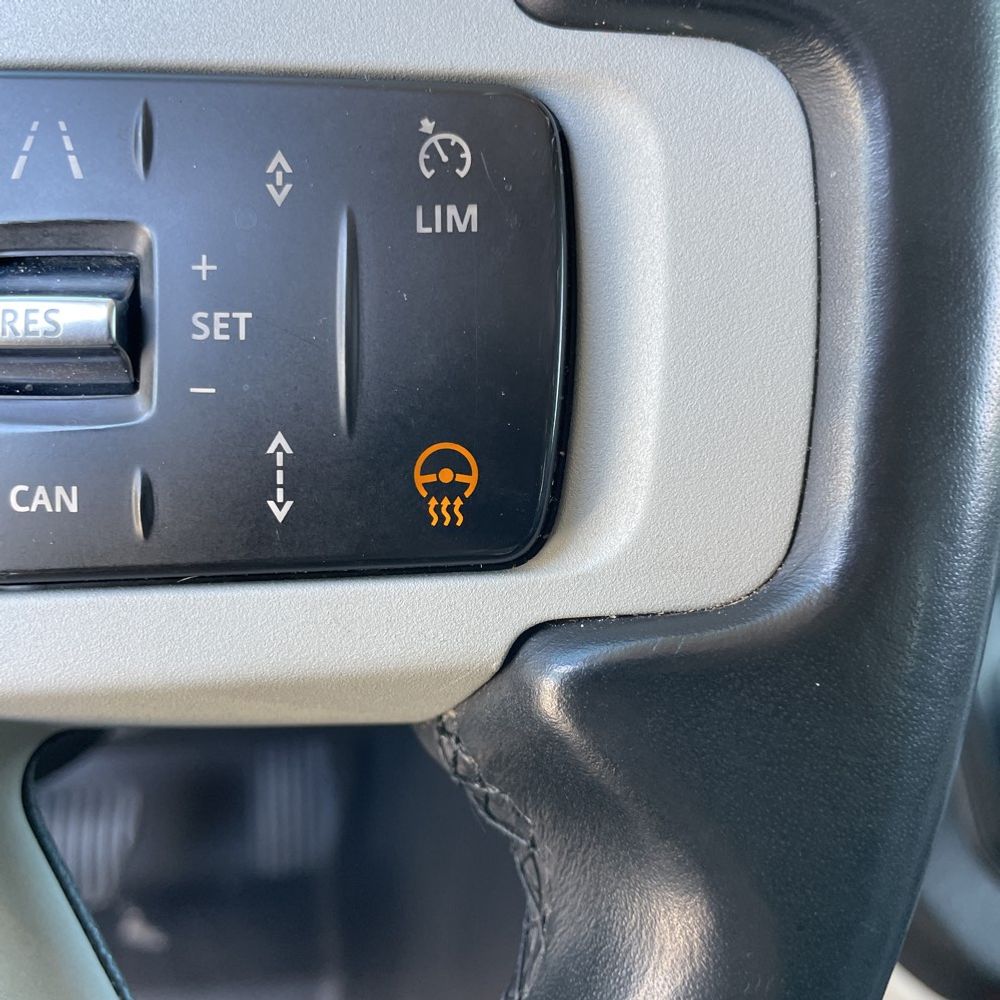 2020 Land Rover Defender - Image 73