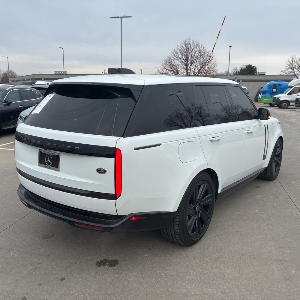 2023 Land Rover Range Rover - Image 4