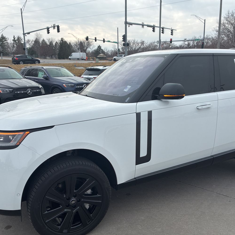 2023 Land Rover Range Rover - Image 11