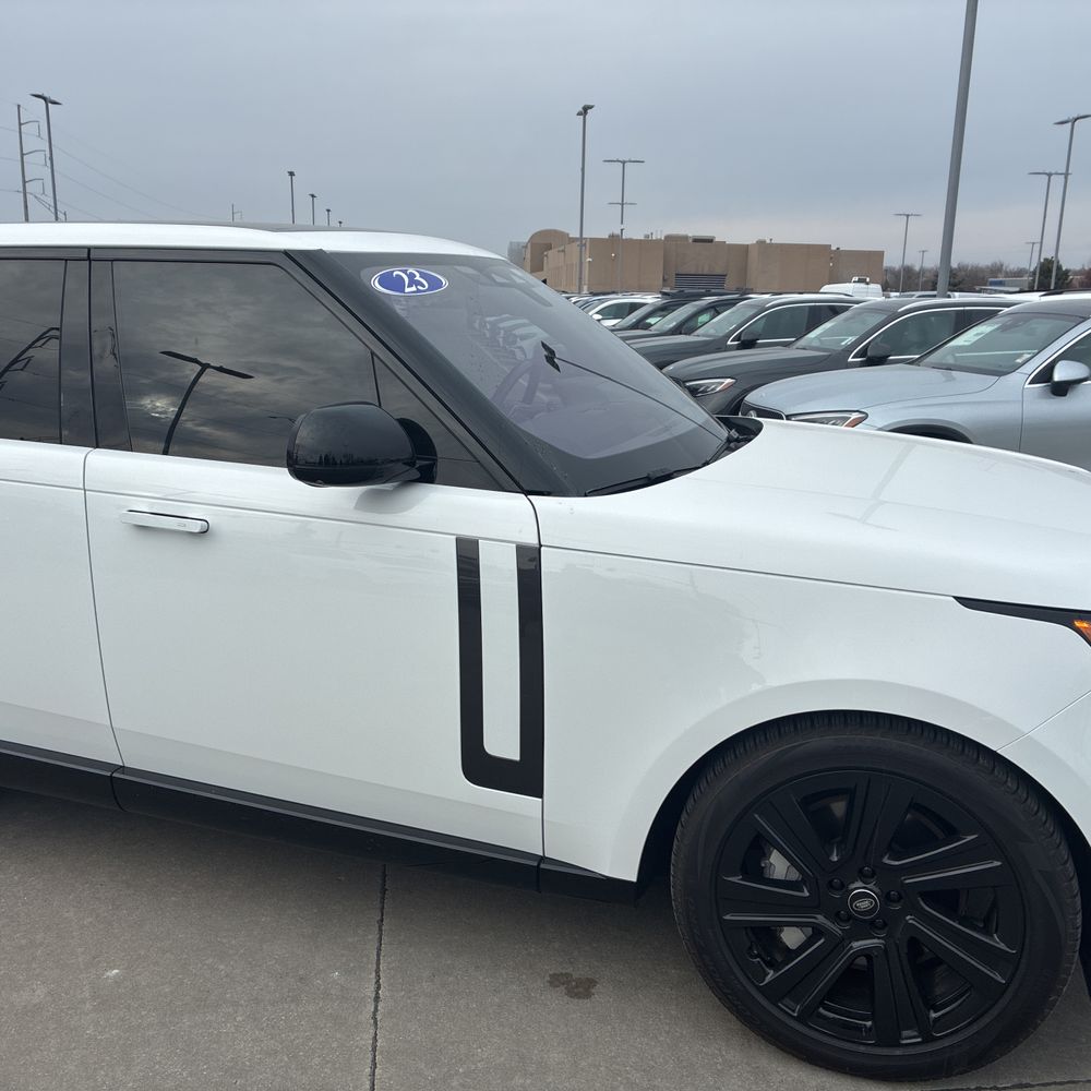 2023 Land Rover Range Rover - Image 24