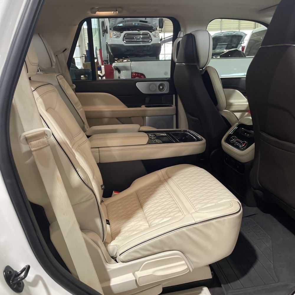 2021 Lincoln Navigator - Image 16