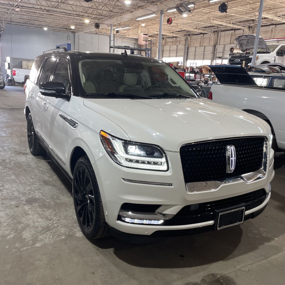2021 Lincoln Navigator - Image 25