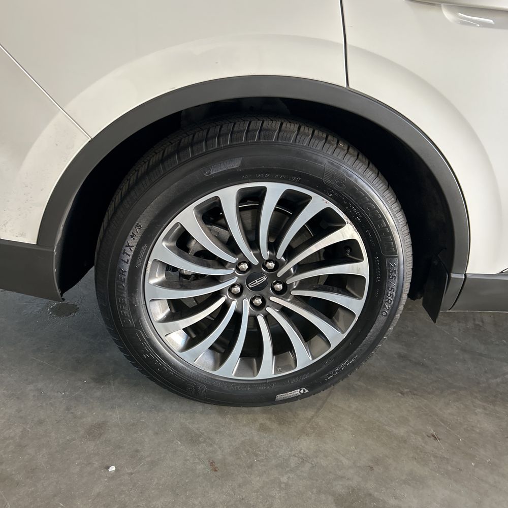 2020 Lincoln Aviator - Image 2