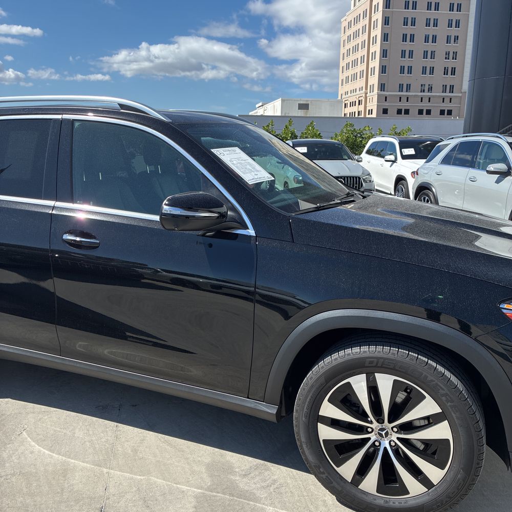 2025 Mercedes-Benz GLE - Image 2