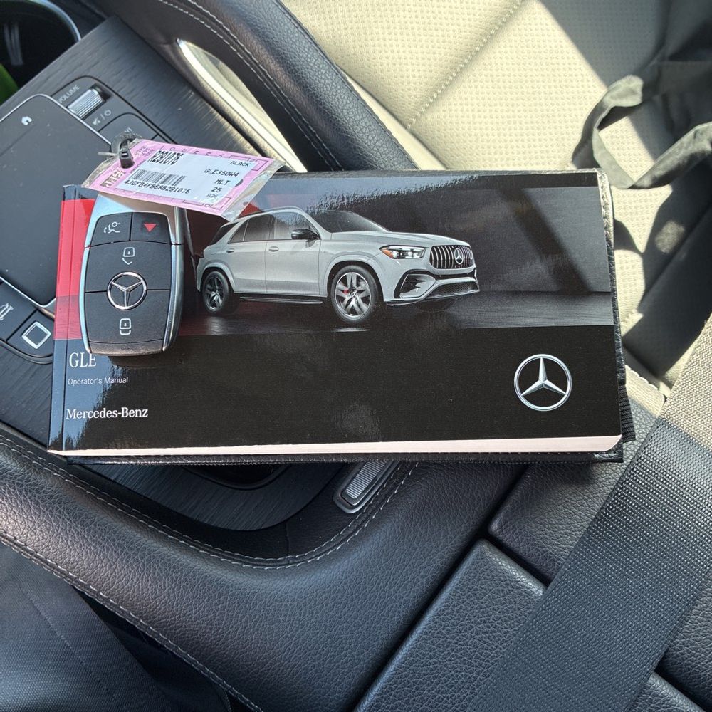 2025 Mercedes-Benz GLE - Image 3