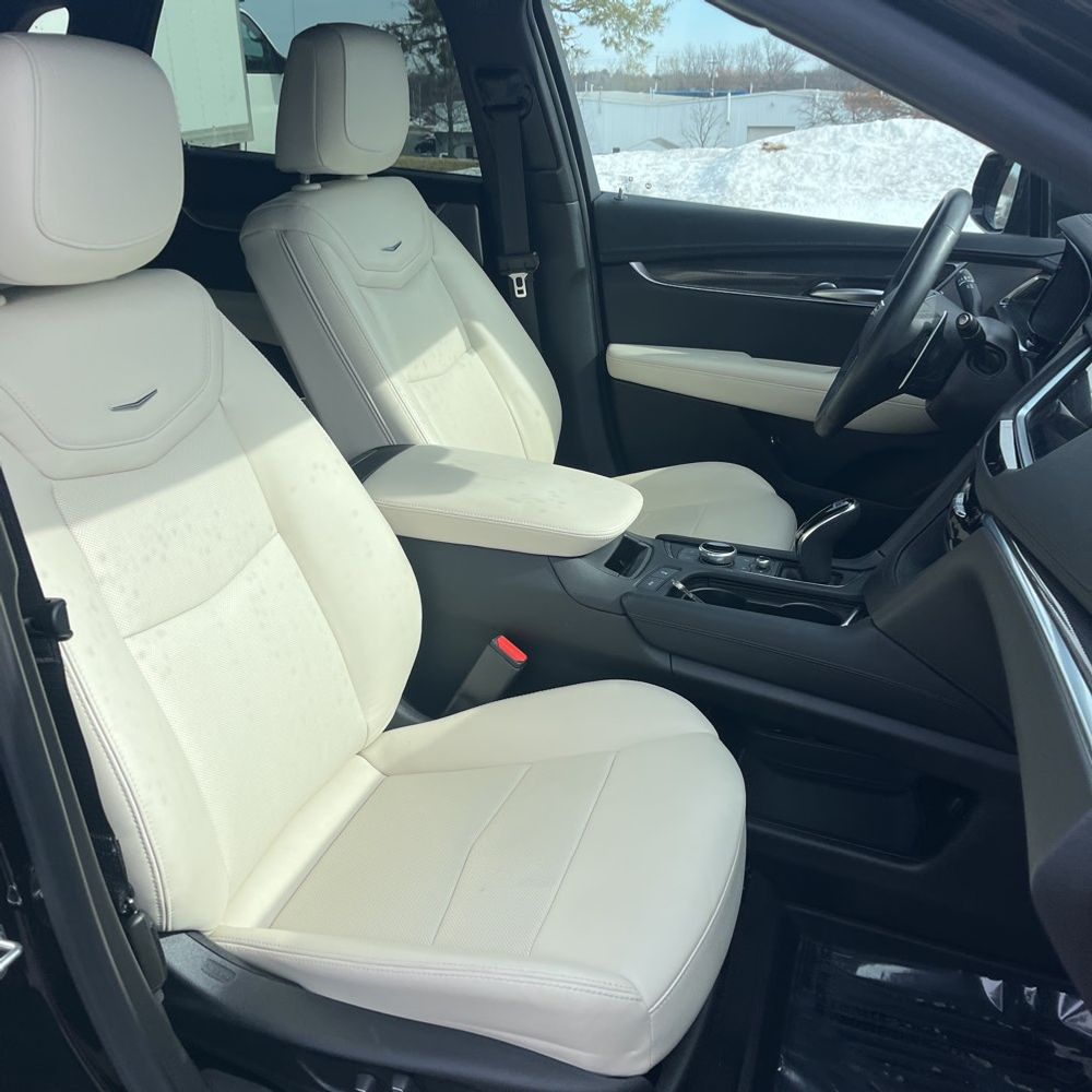 2025 Cadillac XT5 - Image 12