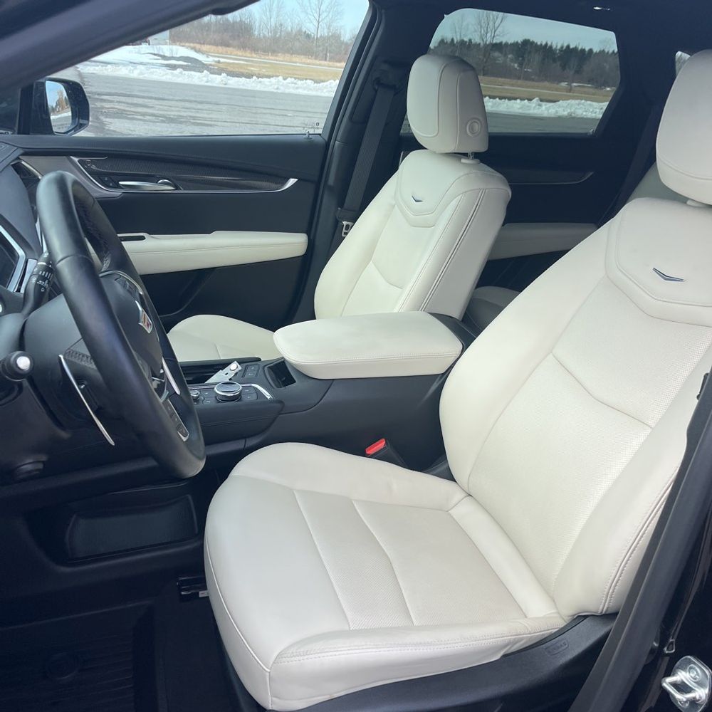 2025 Cadillac XT5 - Image 16